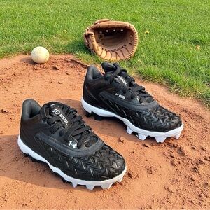New Under Armour Lead Off Mid RM JR 3.0 Under Baseball Cleats - Size 11k